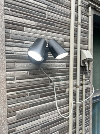 配管や照明器具の周囲も丁寧に仕上げました。