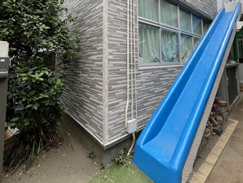 子供たちの大切な遊び道具、すべり台もキレイになりました。