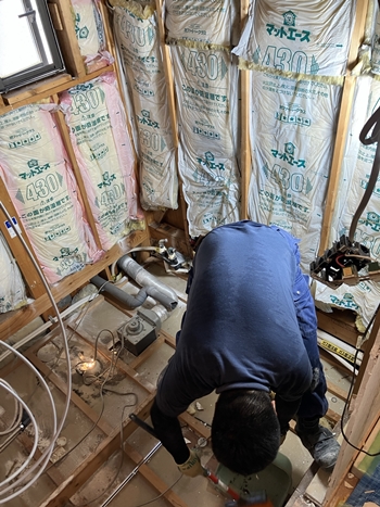 浴室を解体し、断熱材を施工しました。