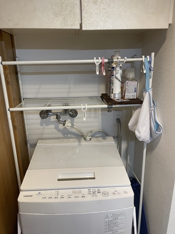 洗濯機の上には収納ラックを使用されていましたが、造作棚を設置したいとご希望されました。