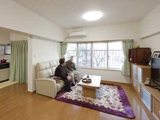 セカンドライフを悠々自適に過ごす開放的なLDKにリフォーム 寝室には珪藻土を使い、ぐっすり眠れる癒しの空間へ