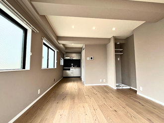 築35年の賃貸物件を再生。ナチュラルモダンで住み心地の良い空間へ