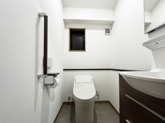 戸建ての納戸にトイレを増設。同居に備えた快適リフォーム